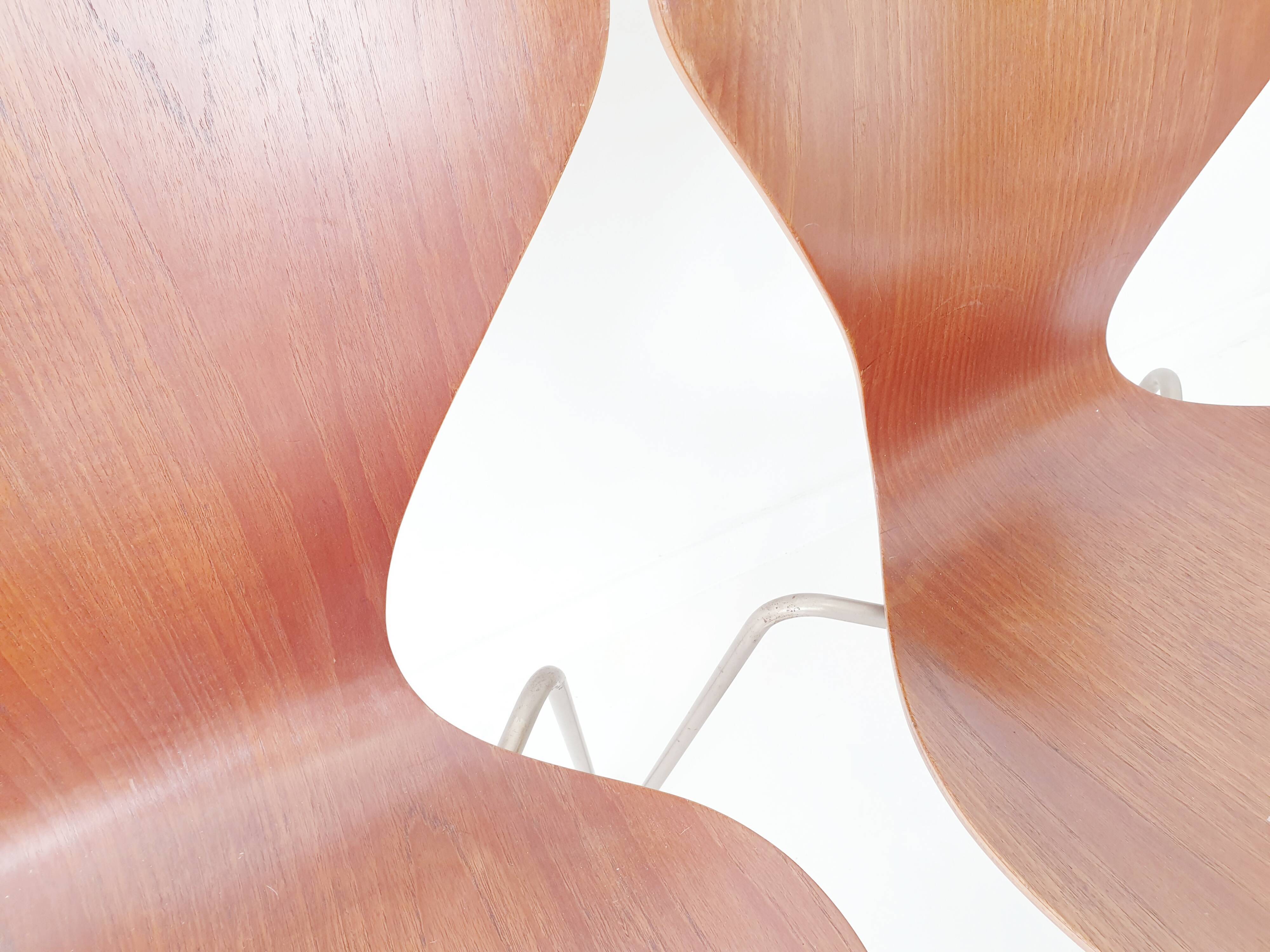 Set of 4 chairs teak by Arne Jacobsen Series 7 3107