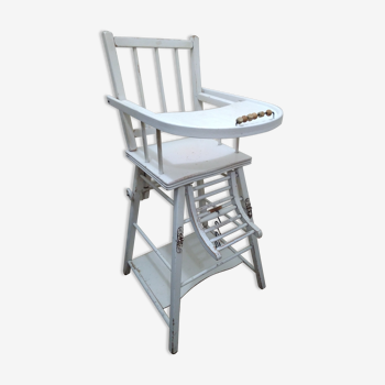 Child chair in foldable white wood