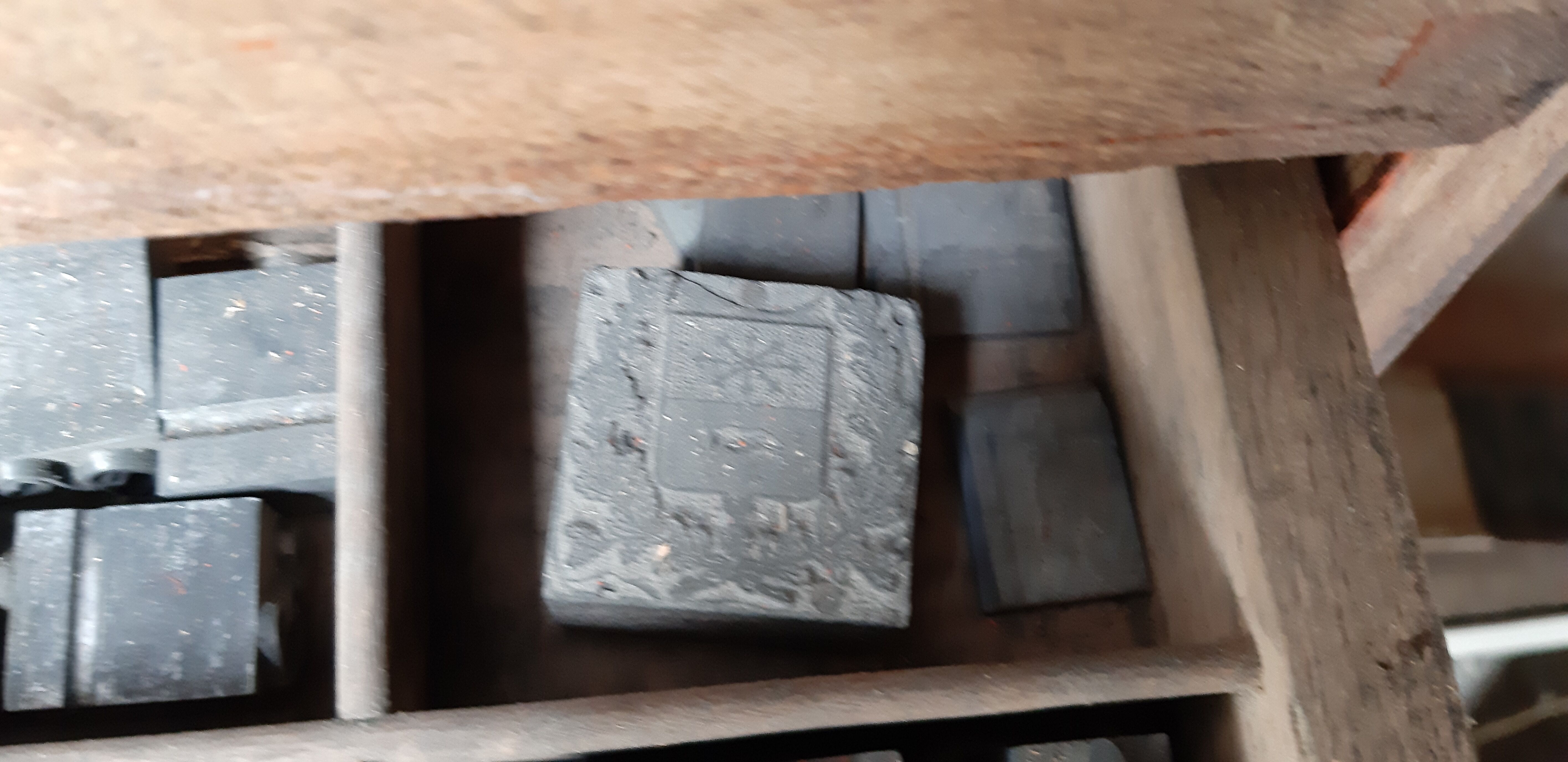 Printing cabinet 16 drawers with these lead letters