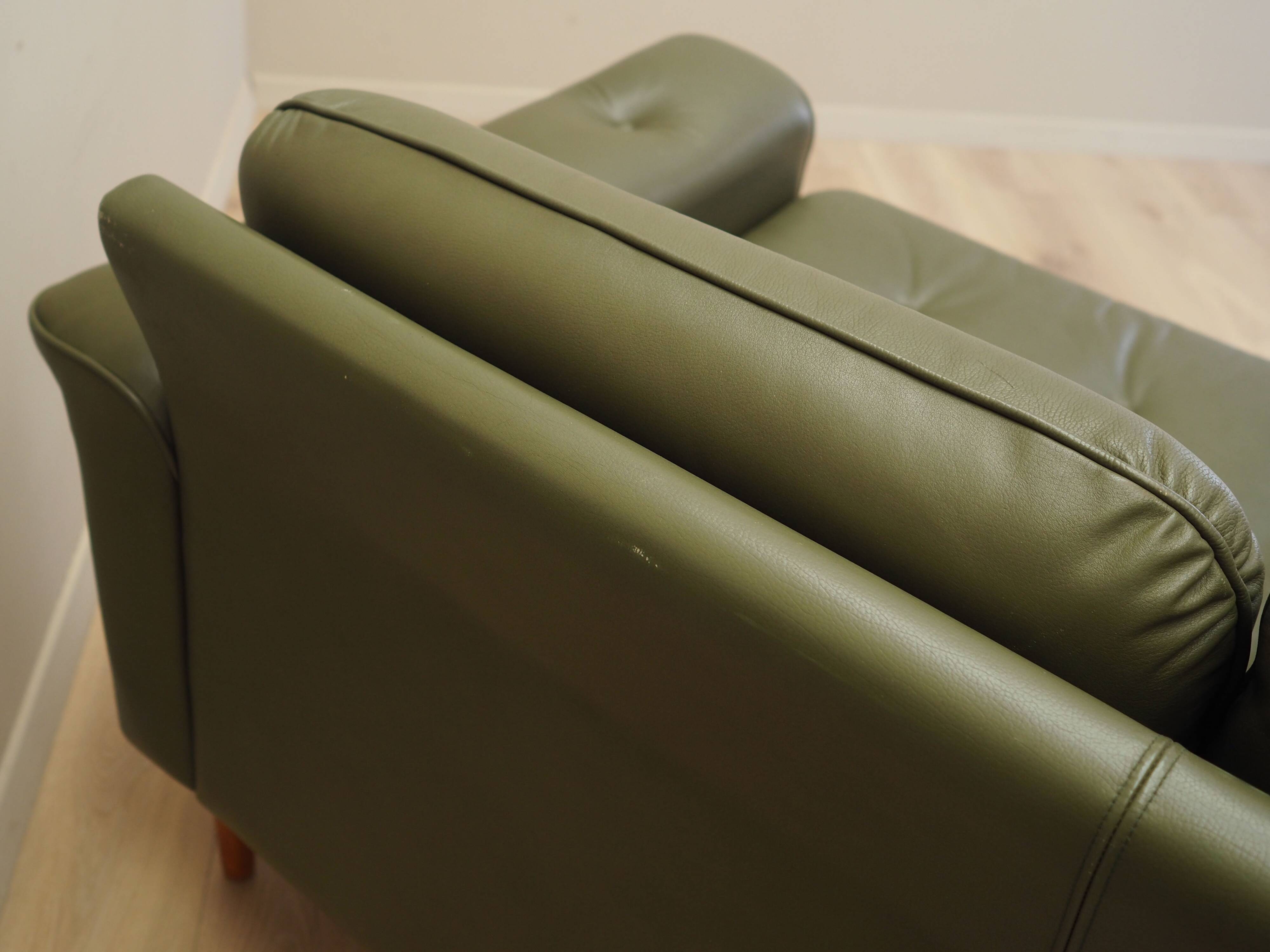 Canapé en cuir vert, design danois, années 1970, production : Danemark