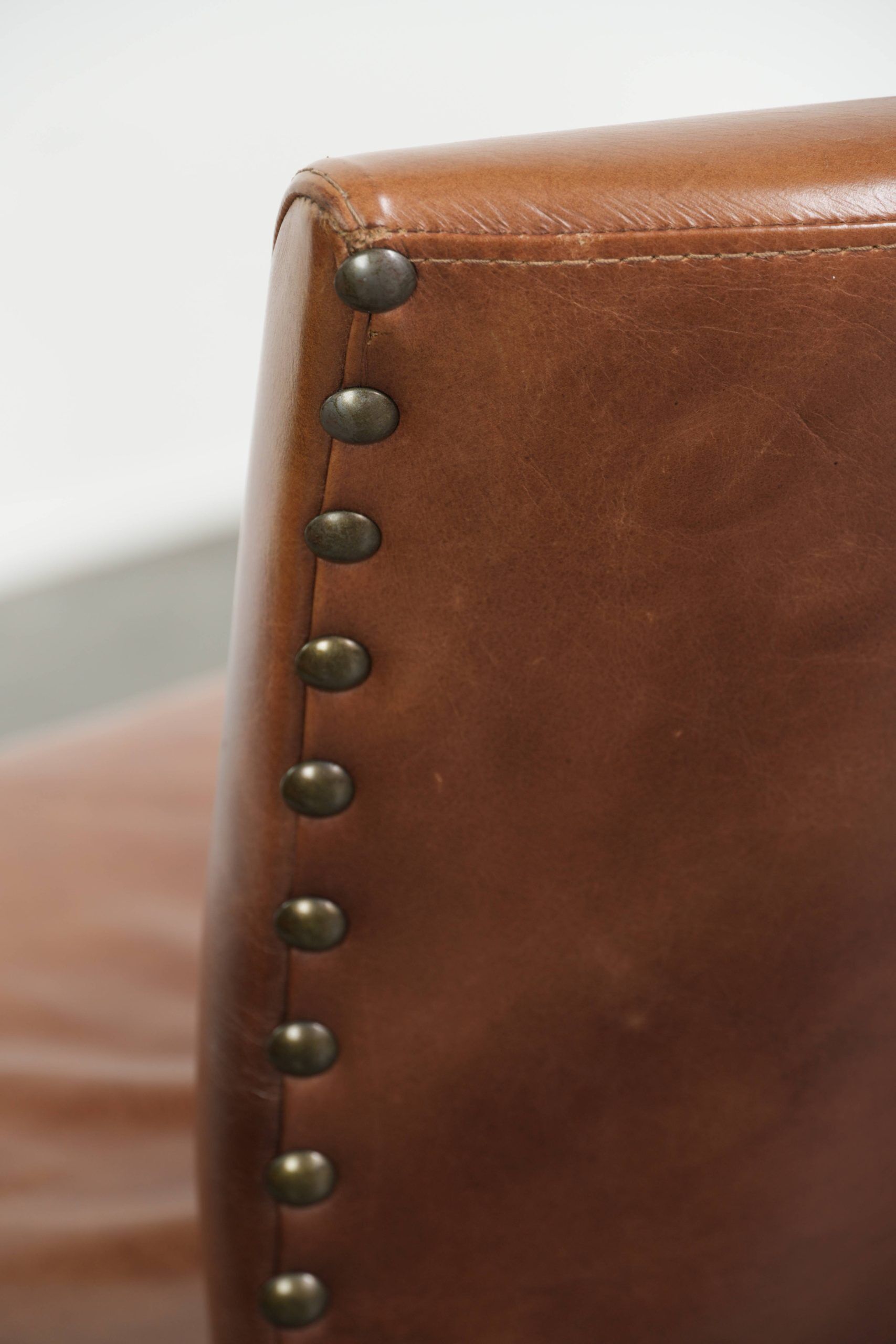 Set of 4 cognac-coloured cowleather dining chairs with decorative nails