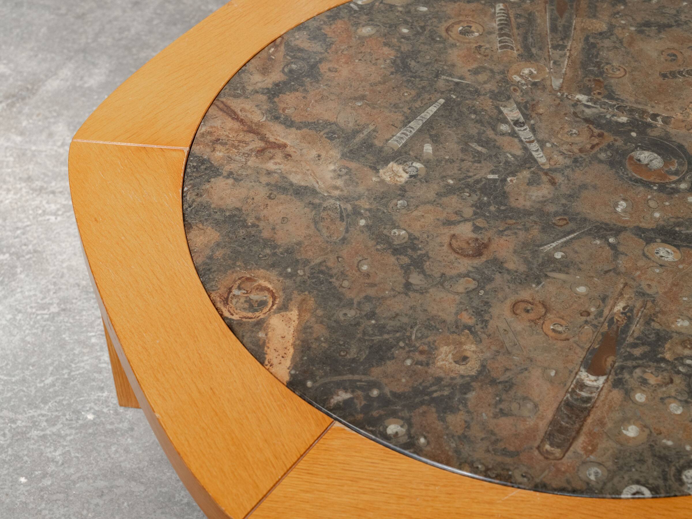 Table basse hexagonale en céramique plateau marbre