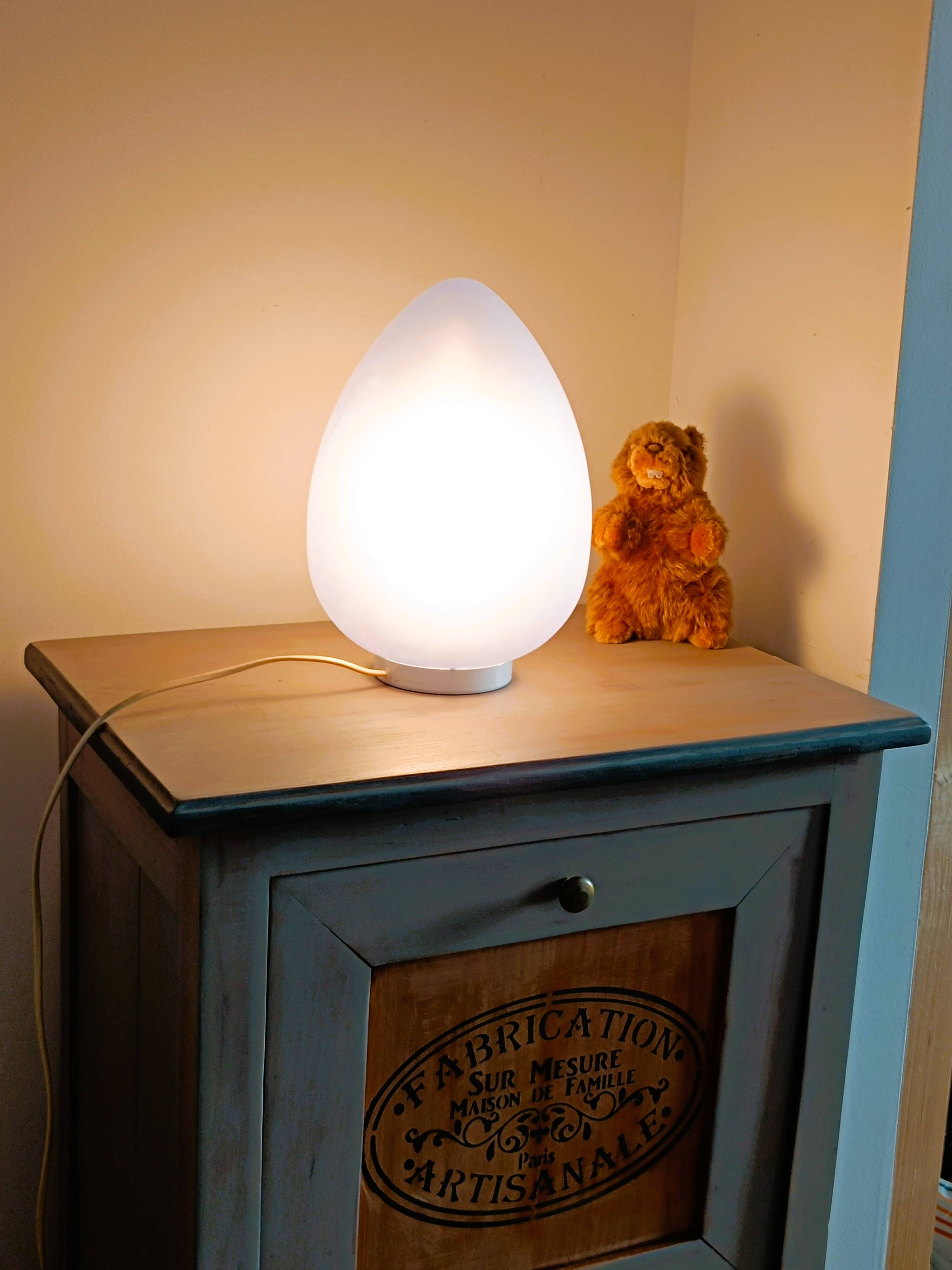 Uovo style ovoid lamp