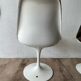 Pair of tulip chairs by Eero Saarinen, Knoll 80