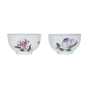 Paire de tasses en porcelaine