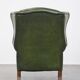Fauteuil à oreilles Chesterfield anglais en cuir de vache vert avec une assise confortable