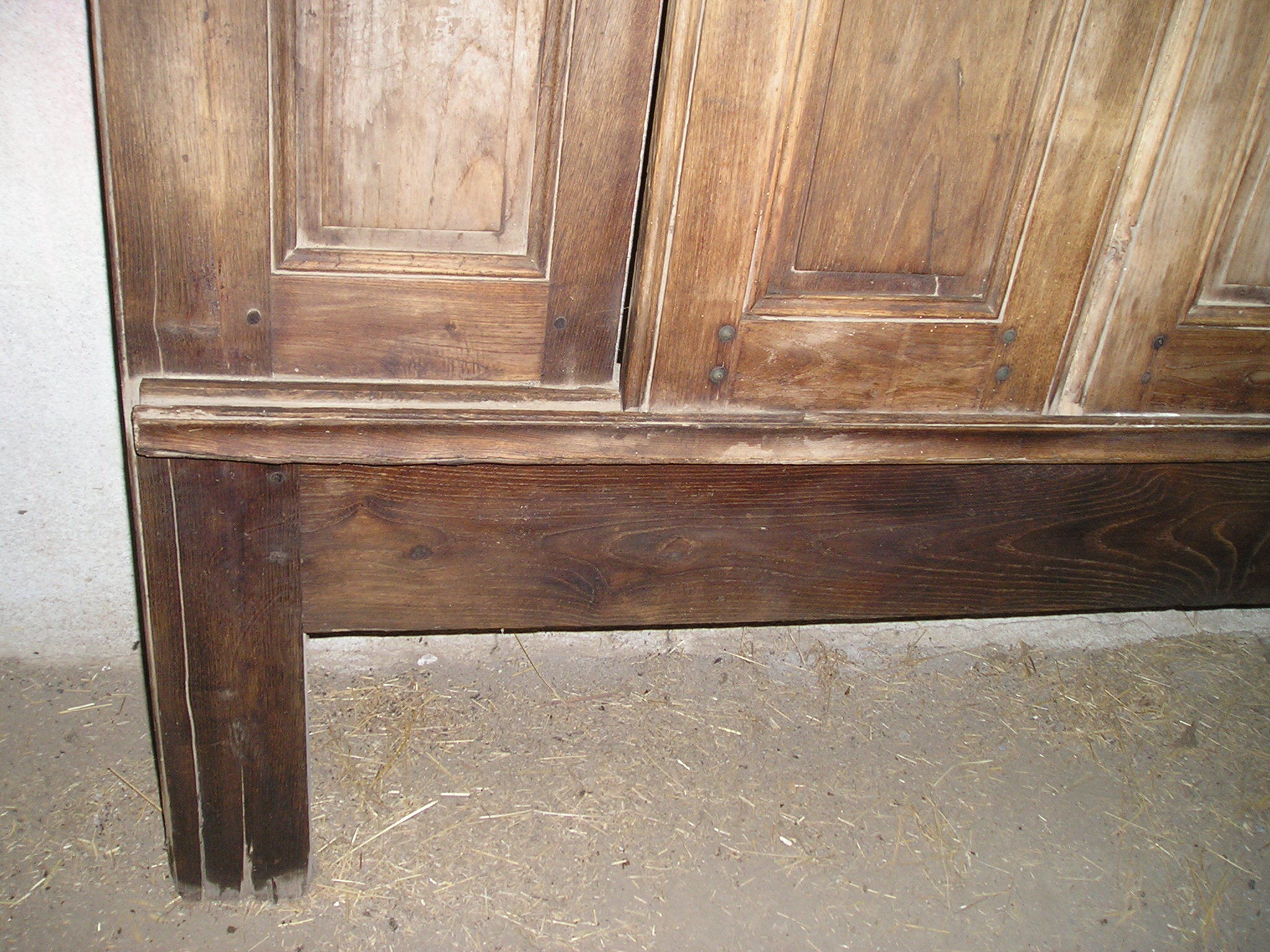 19th century enclosed bed façade