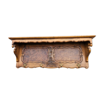 Wall shelf for pans