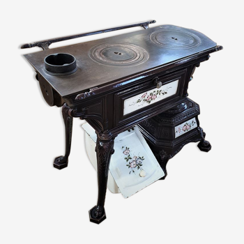 Sougland stove in old enamelled cast iron