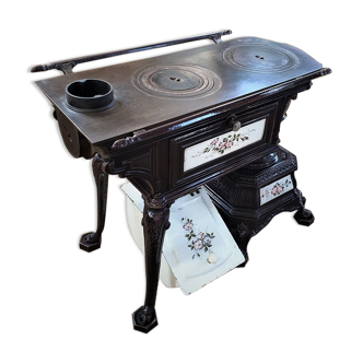 Sougland stove in old enamelled cast iron