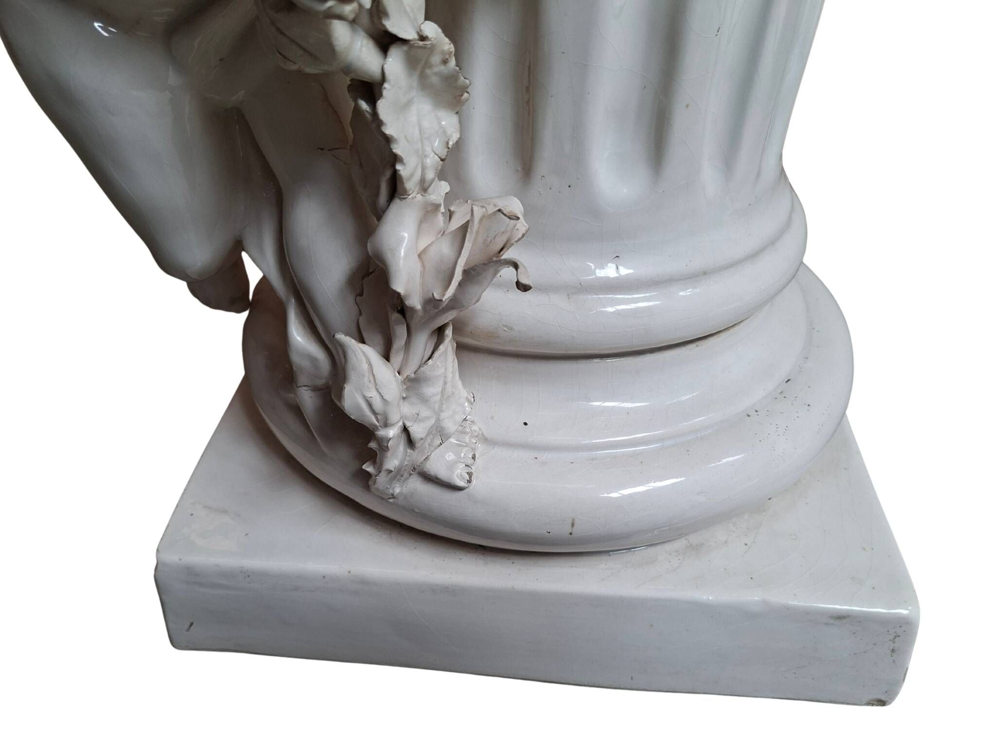 Elegante Colonna con Angeli in Ceramica – Stile Neo-Barocco (Anni '80)