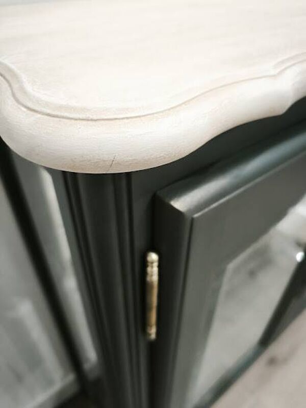 Vitrine basse de style regence