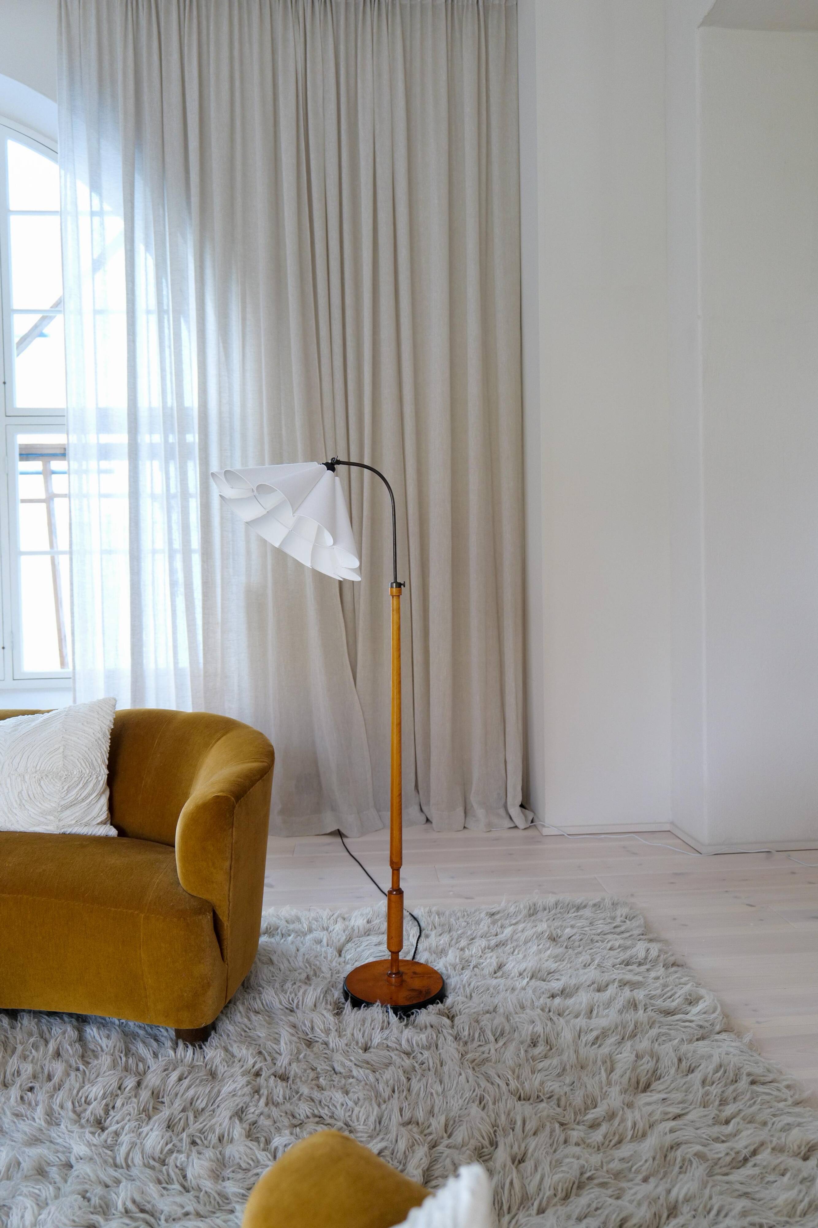 Organic Art Deco floor lamp in stained birch, Sweden, 1930s.