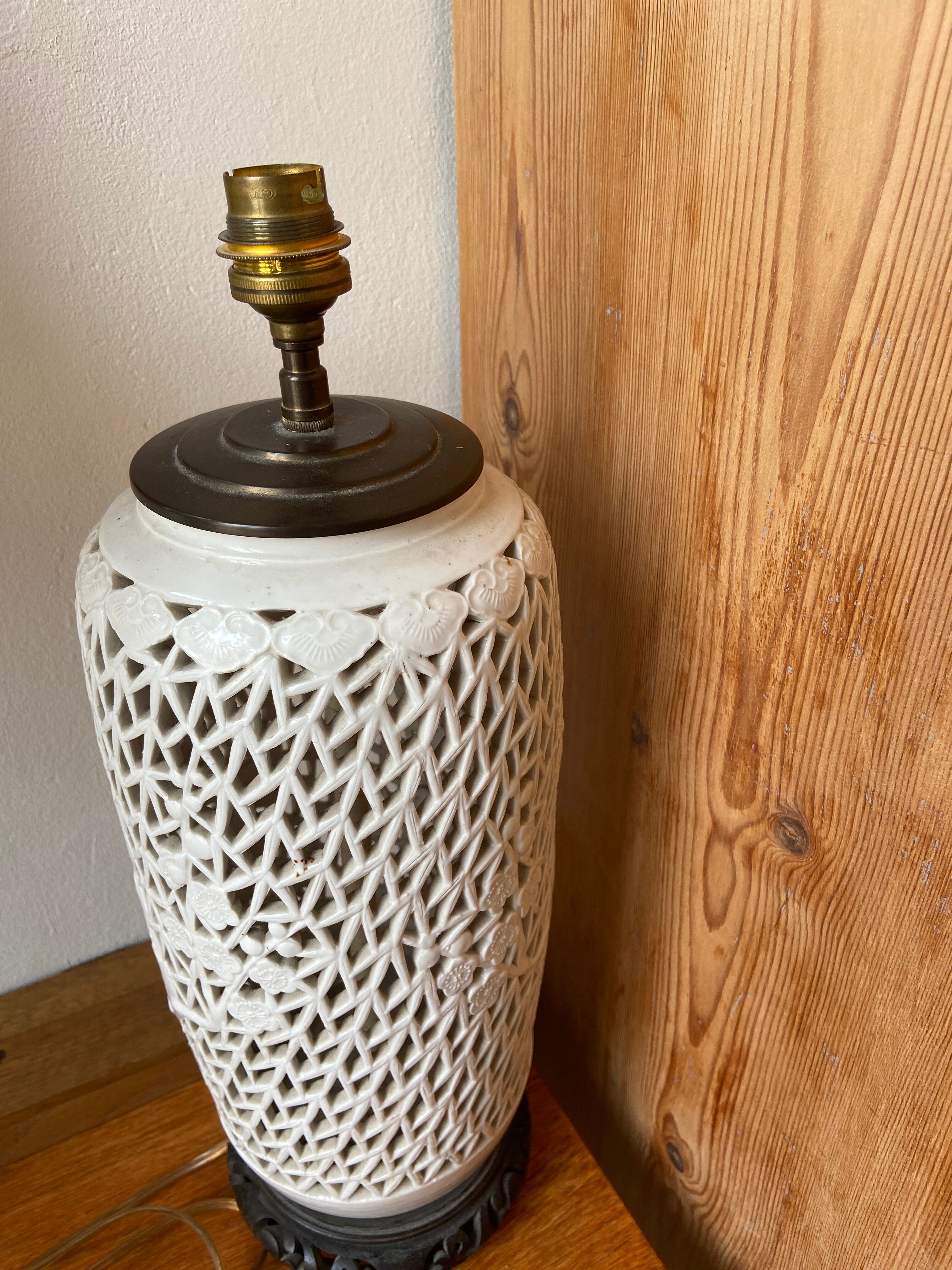 Pied de lampe en porcelaine