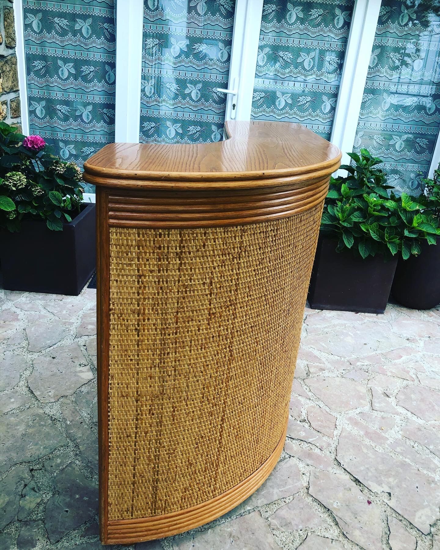 Bar en rotin avec tabouret
