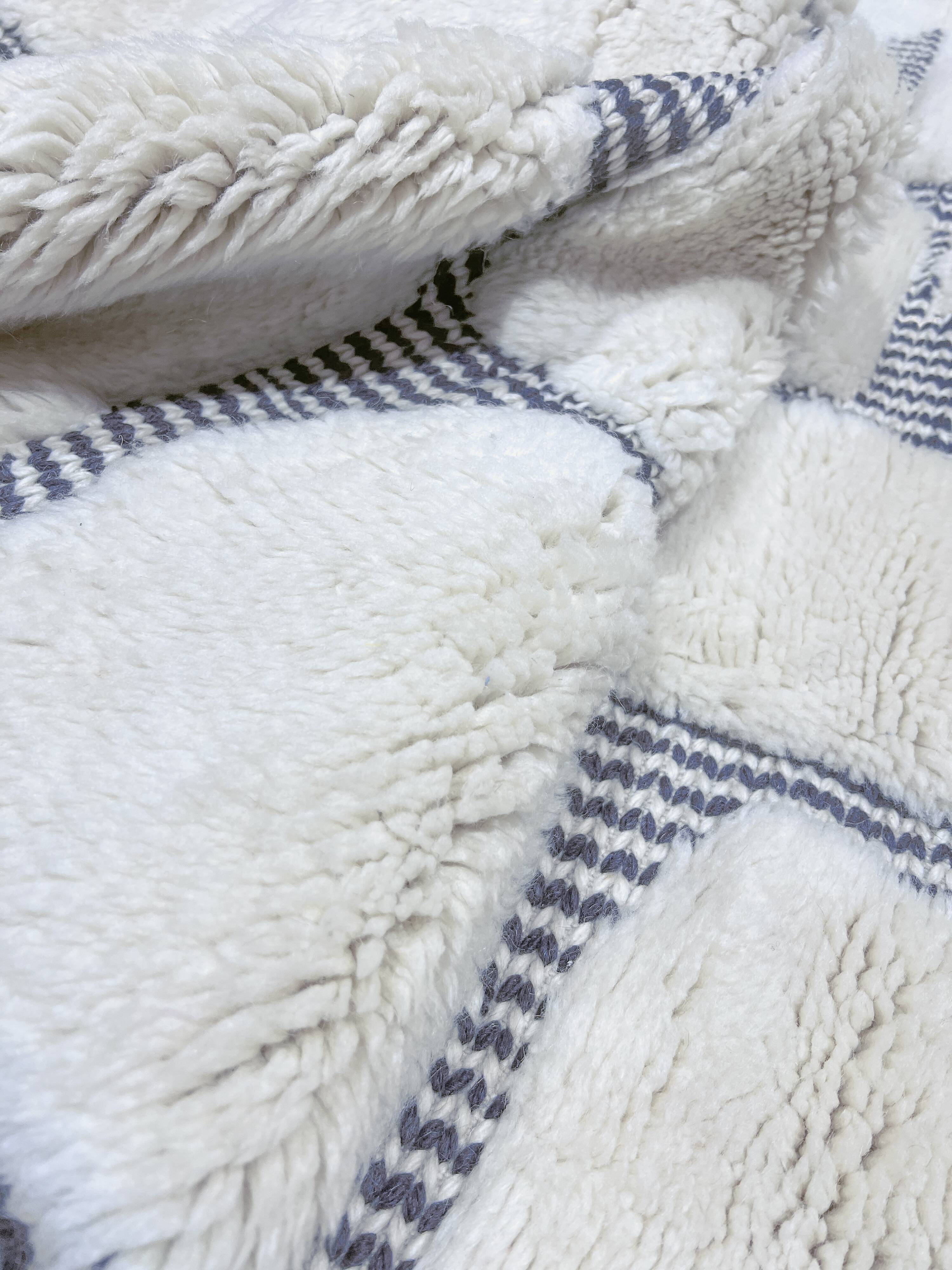 Moroccan Berber Beni Ouarain rug, ecru and black, 2.90x1.97m