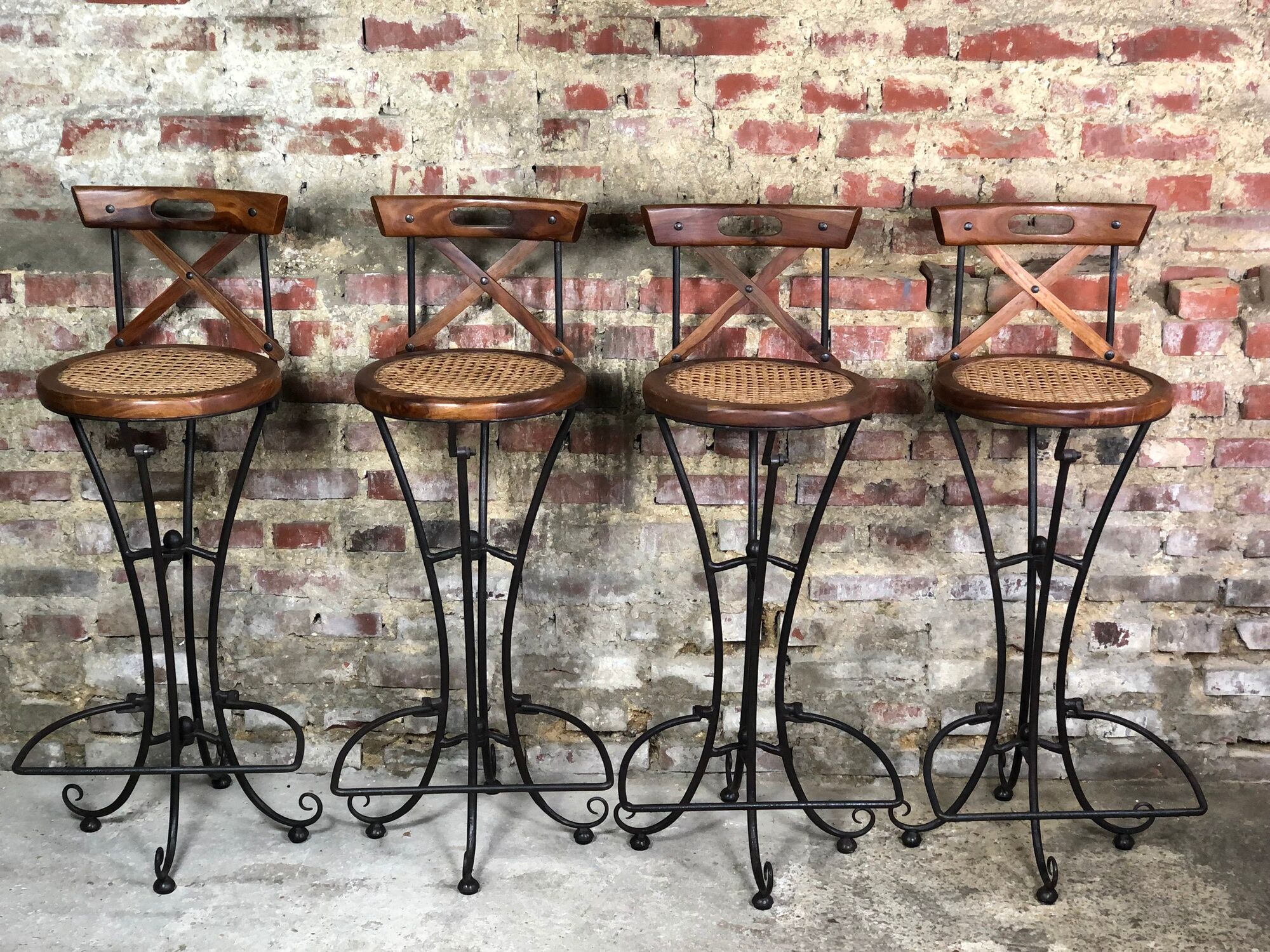 Bar chairs/stool (4) made of wood and wrought iron canned seats