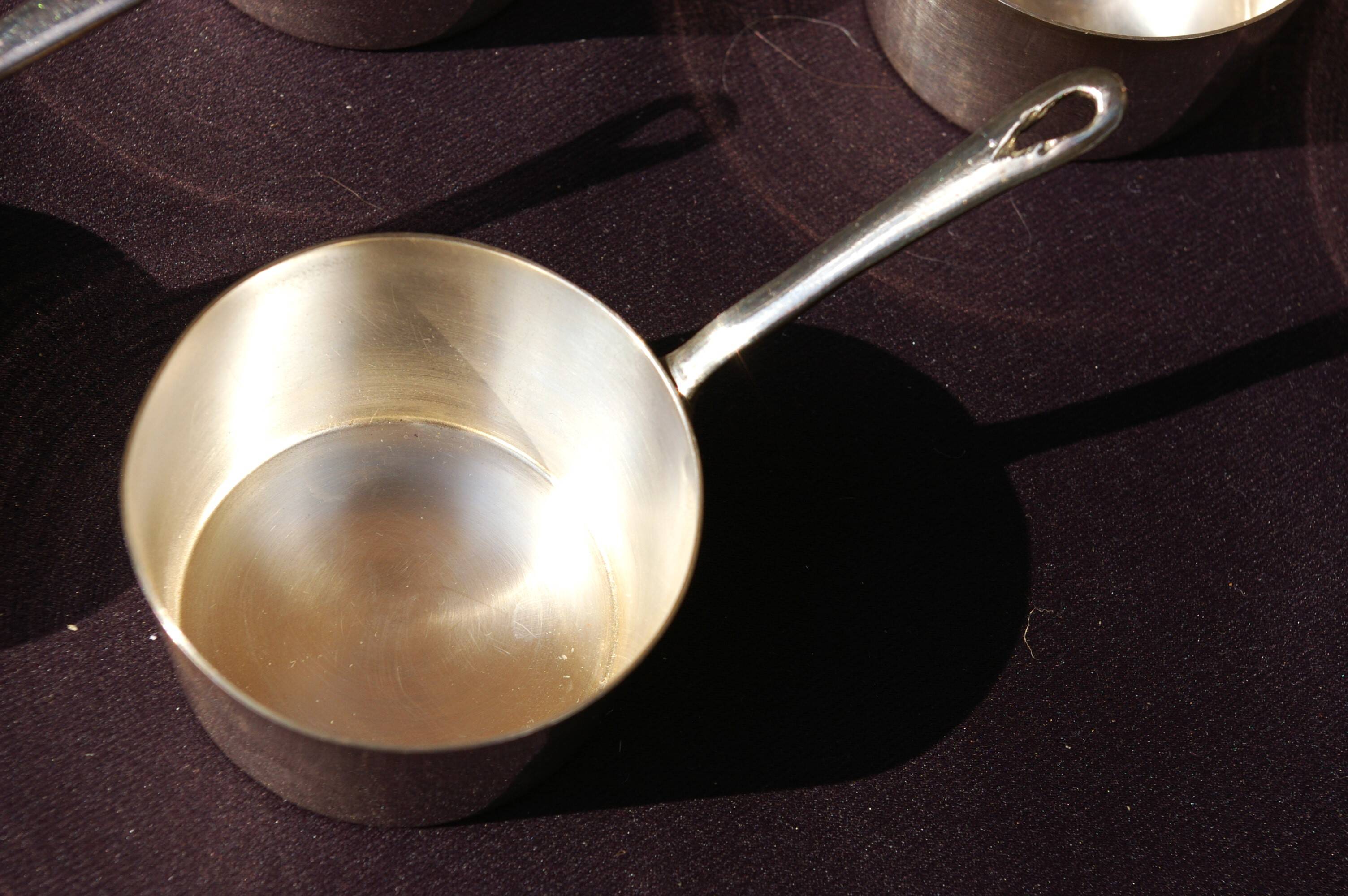 12 mini pans in silver metal
