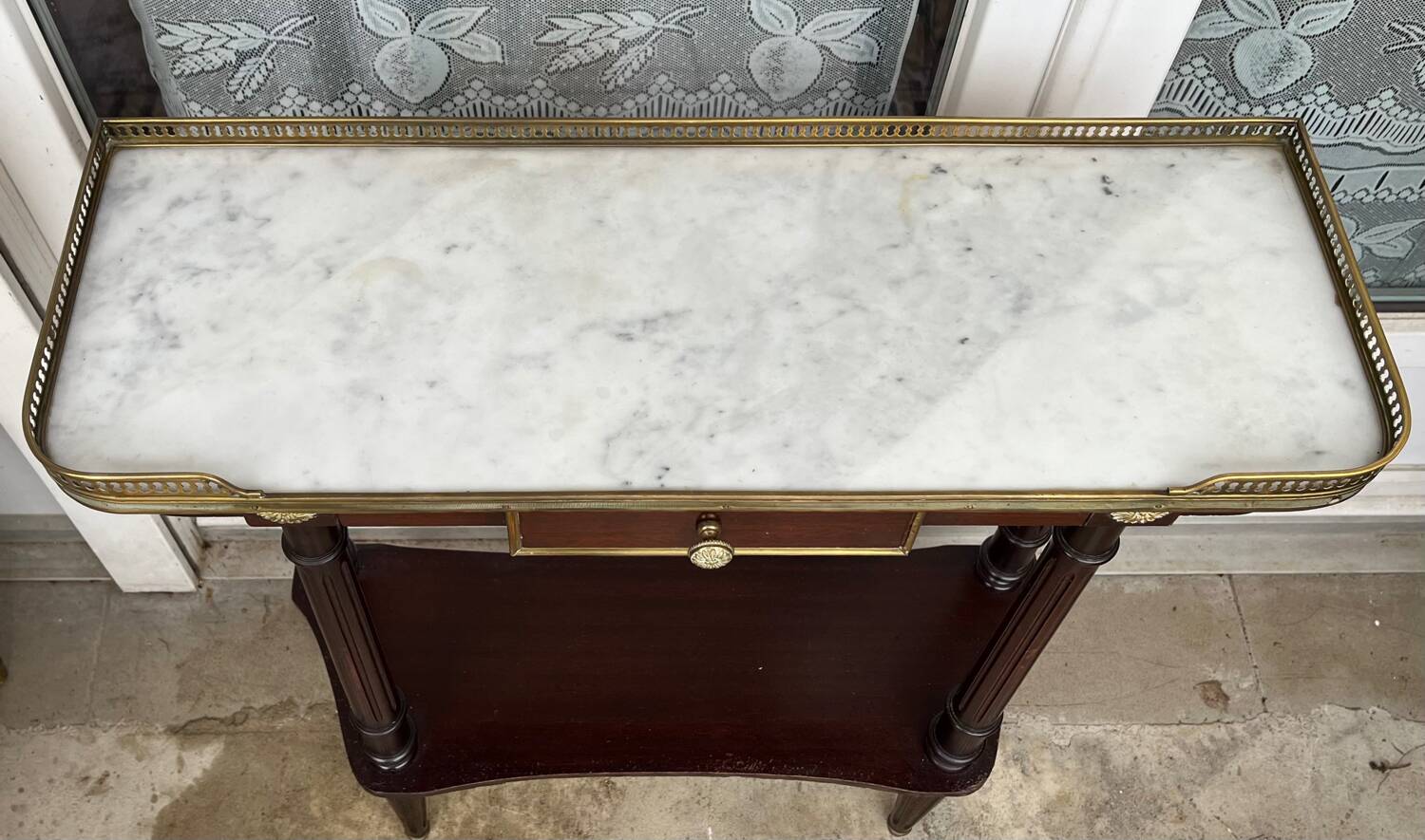 Console de style Louis XVI dessus marbre