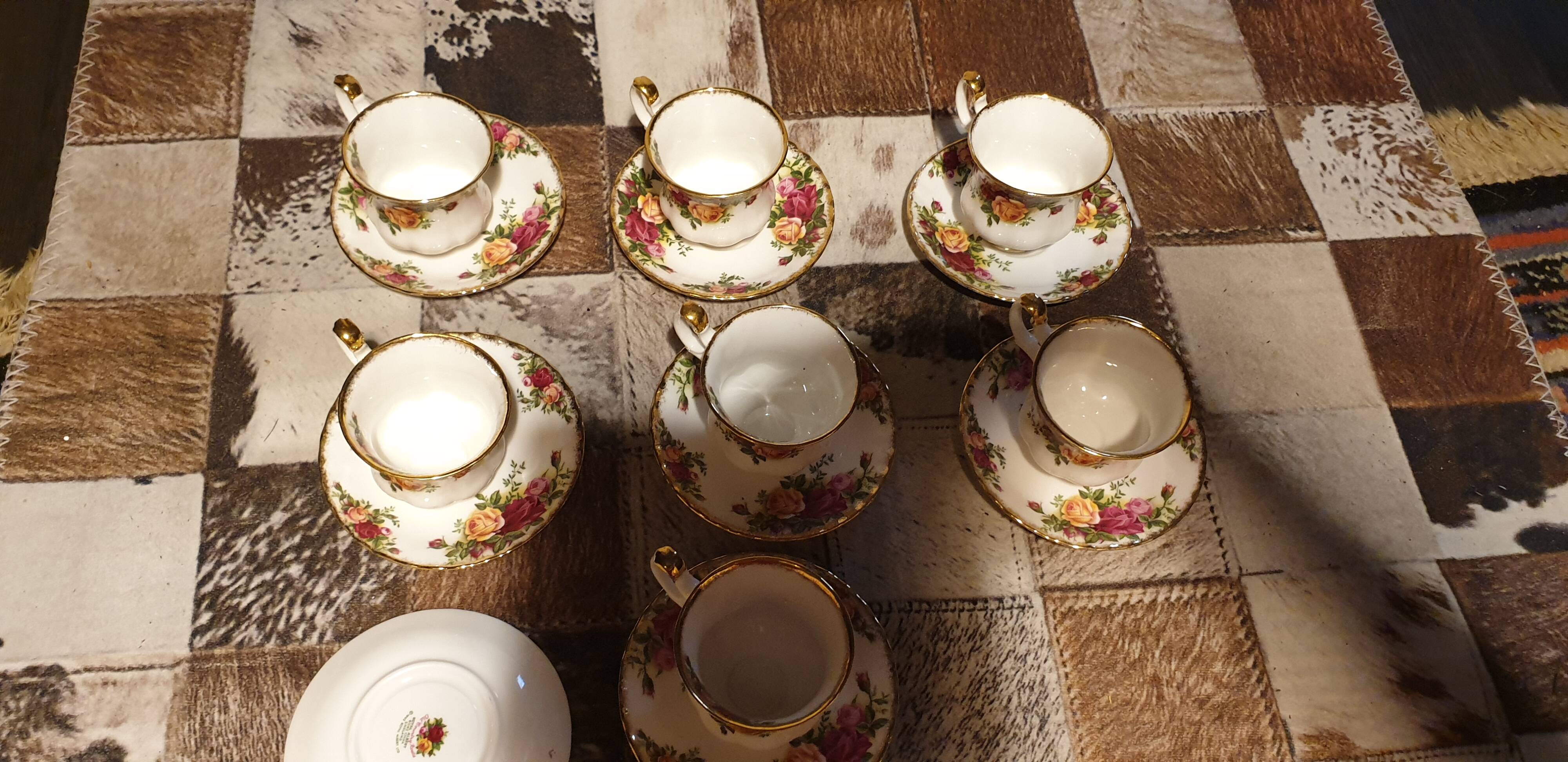 Old Country Roses fine porcelain coffee service - Royal Albert -