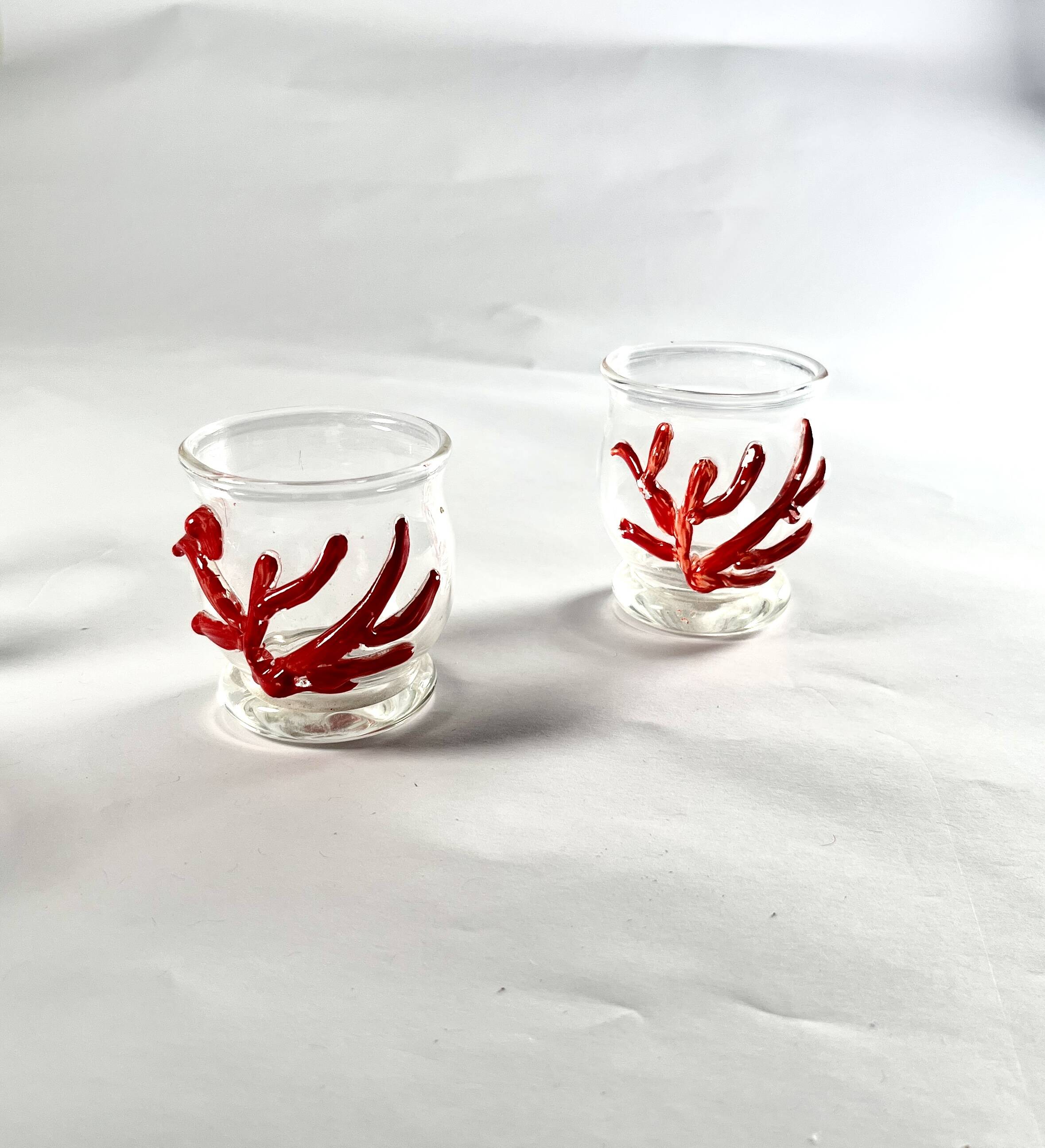 Glass verrines with coral decorations