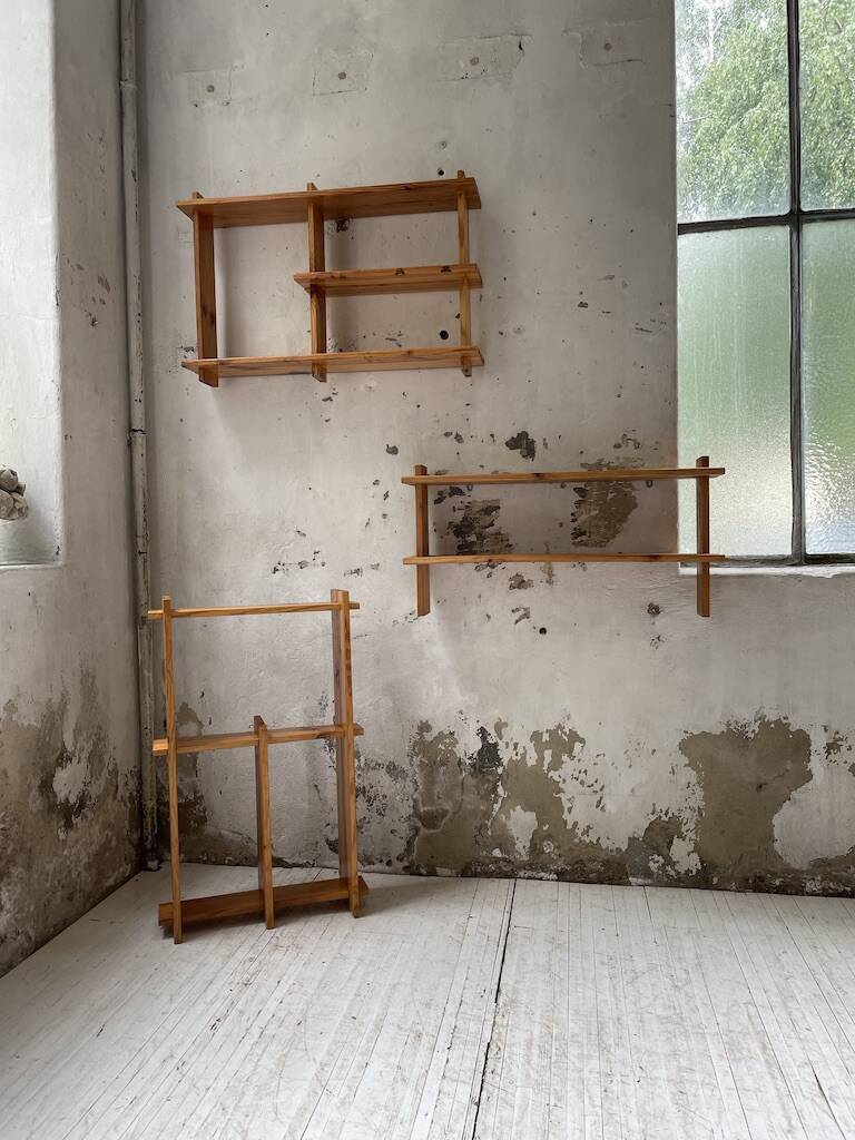 Trio d'étagères constructivistes en pin style Regain