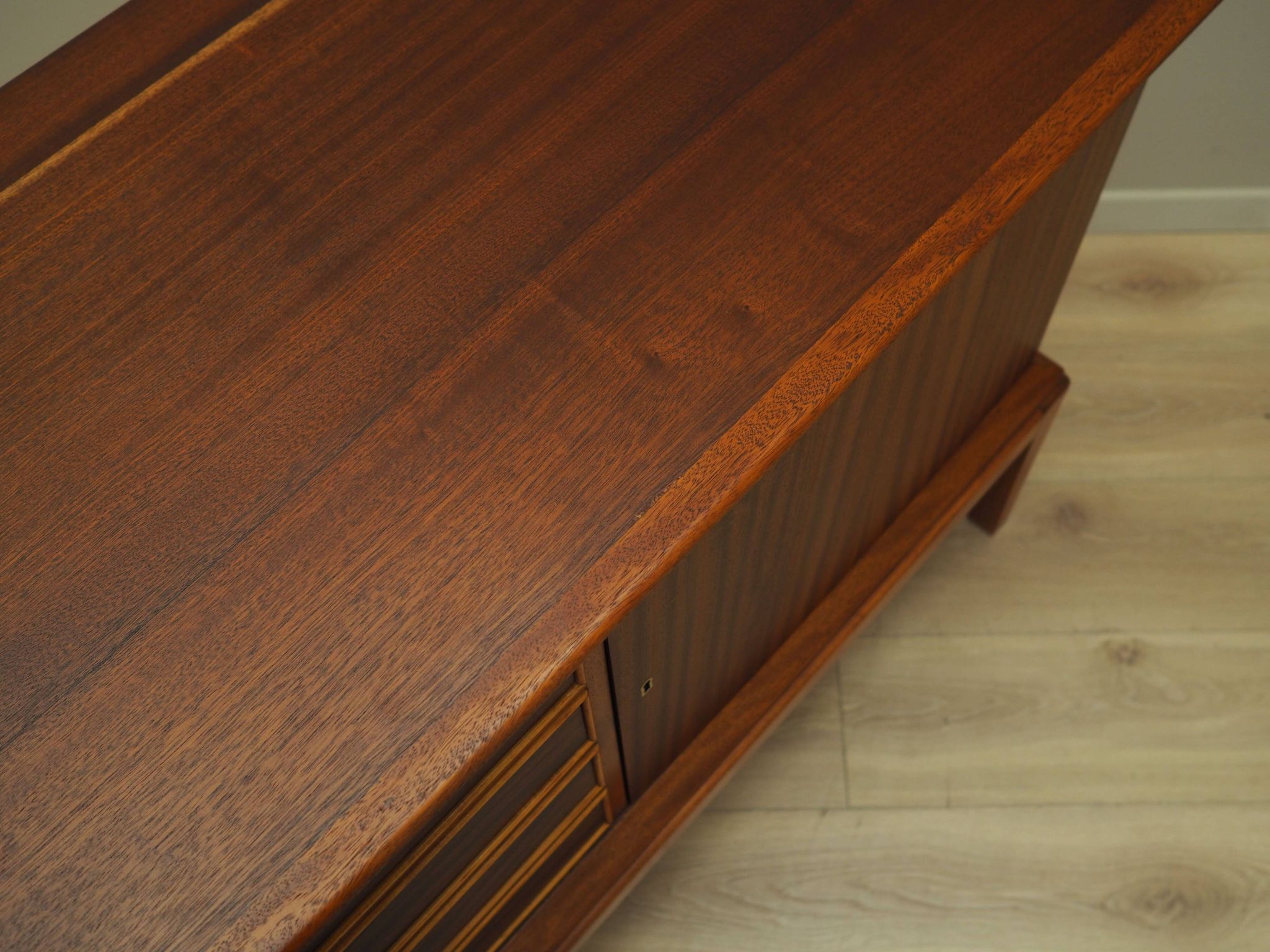 Enfilade en acajou, design danois, années 1970, production : Danemark