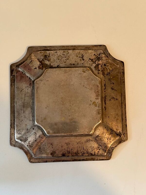 Cendrier ancien en métal – style classique – belle patine