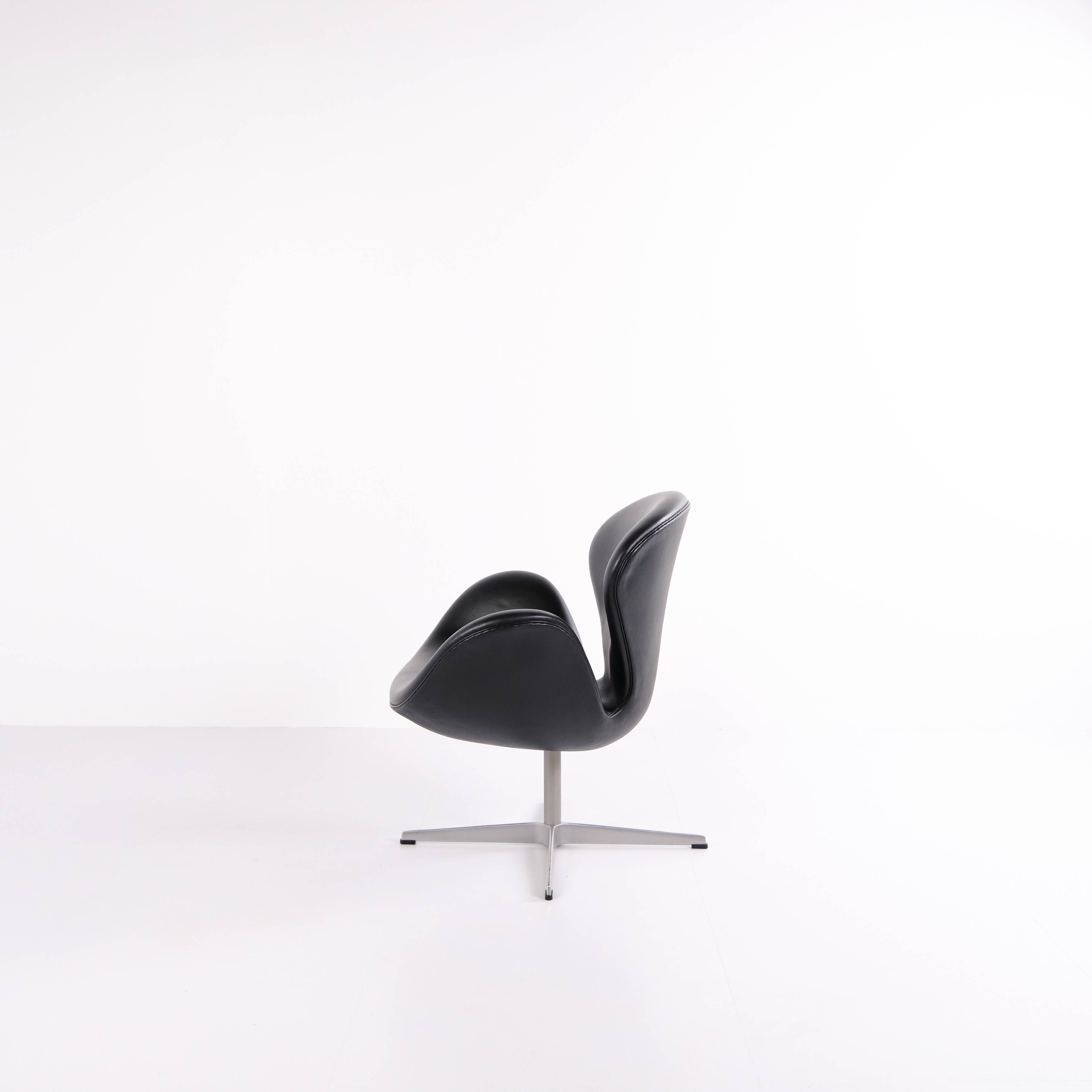 Armchair - The Swan - Model 3320 - Brown leather - Arne Jacobsen - Fritz Hansen - 2007