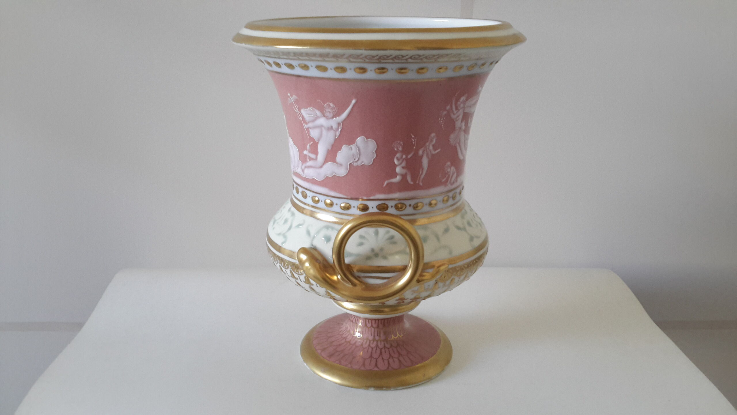 Porcelain of Sèvres Medici of the 19th century