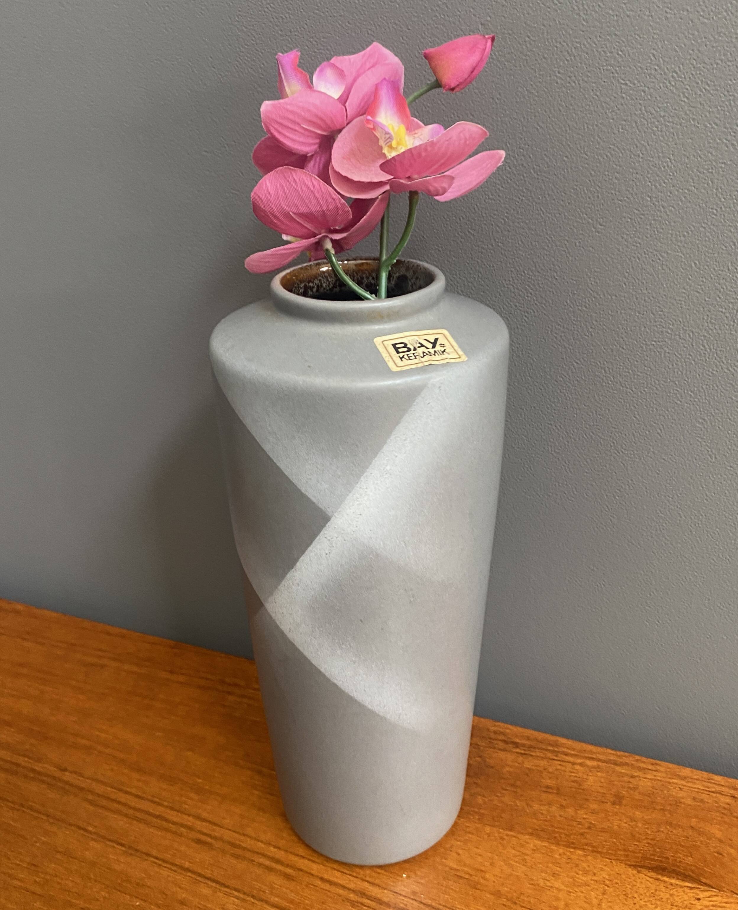 Modernist Vase by Bay  model 690 25 1970s WGP