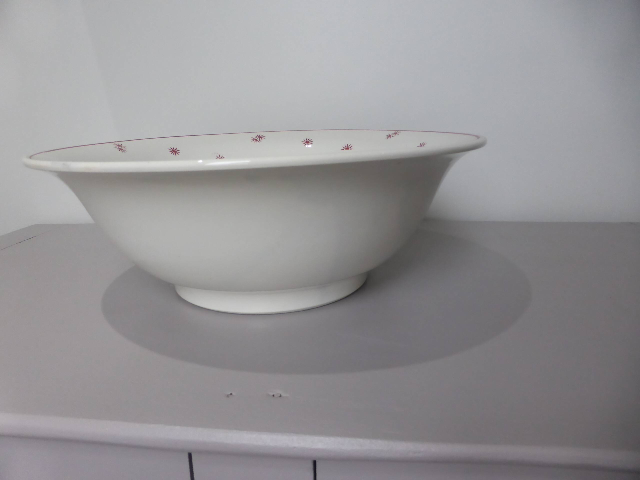 Vintage salad bowl on pedestal Digoin Sarreguemines model Andree
