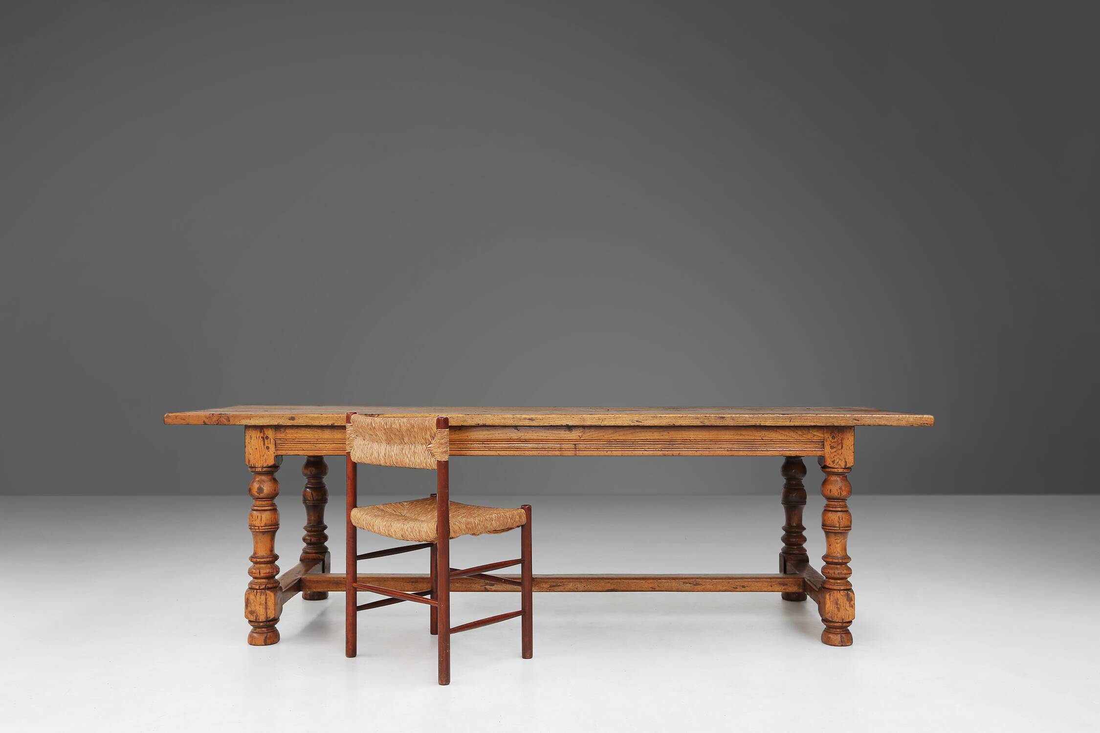 Table à manger française en chêne du XVIIIe siècle
