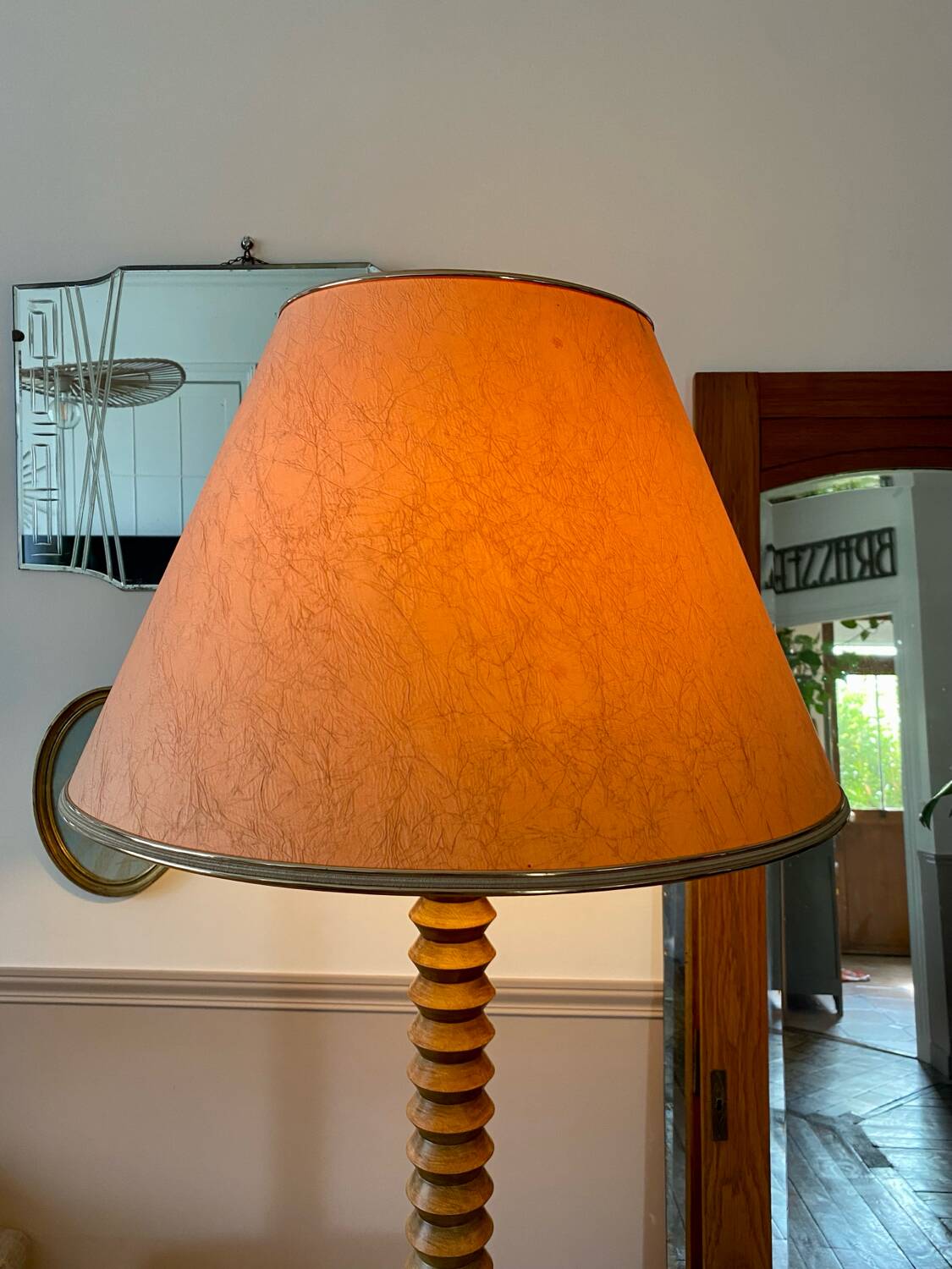 Lampadaire vintage Art déco en bois tourné