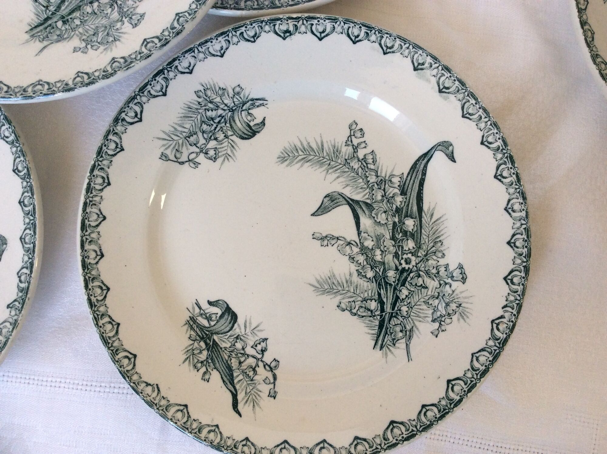 6 Flat plates St Amandinoise St Amand model Lily of the valley