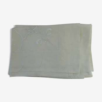 Drap ancien en lin brodé