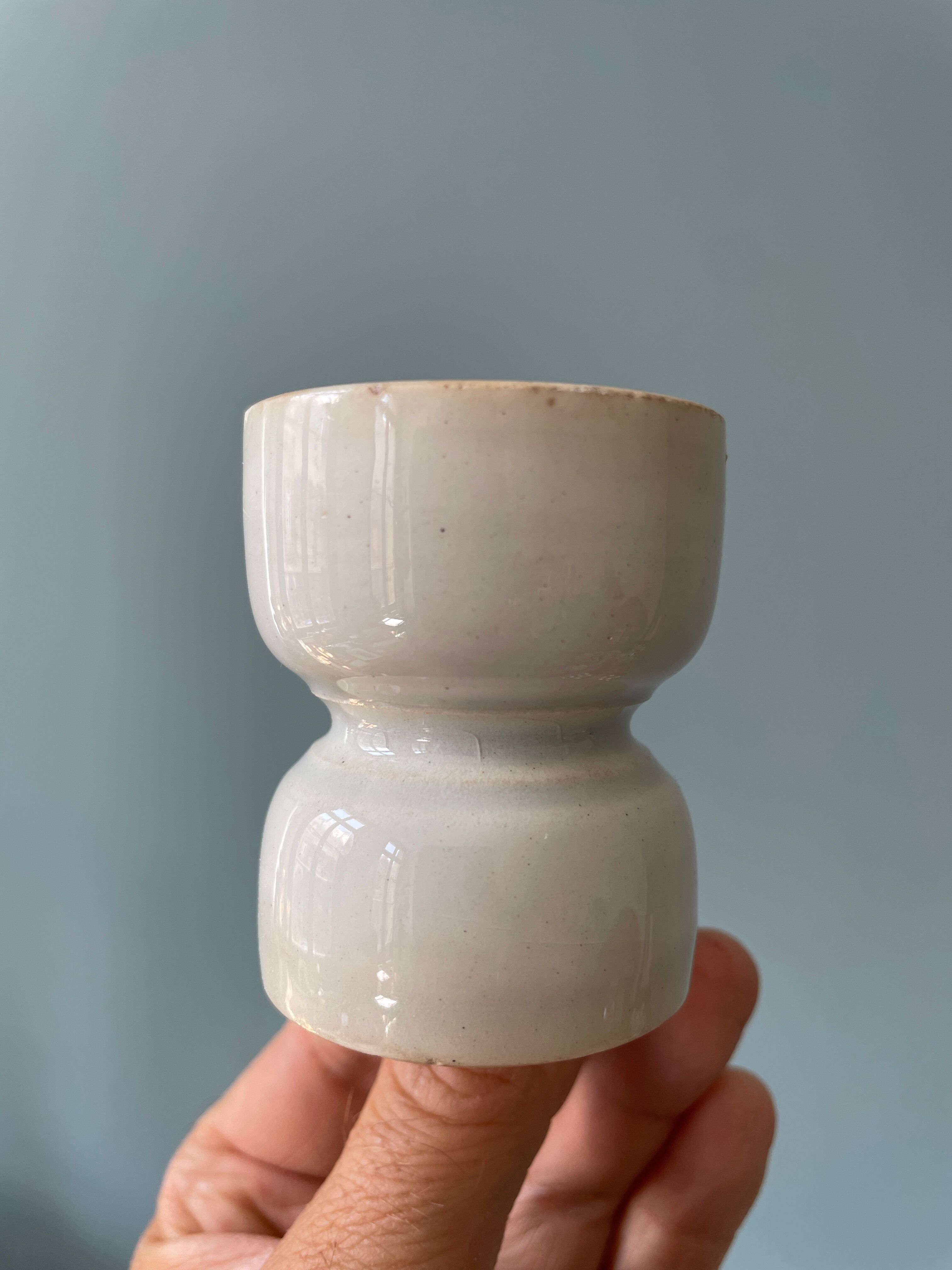 Lot de 16 coquetiers diabolo en porcelaine blanche