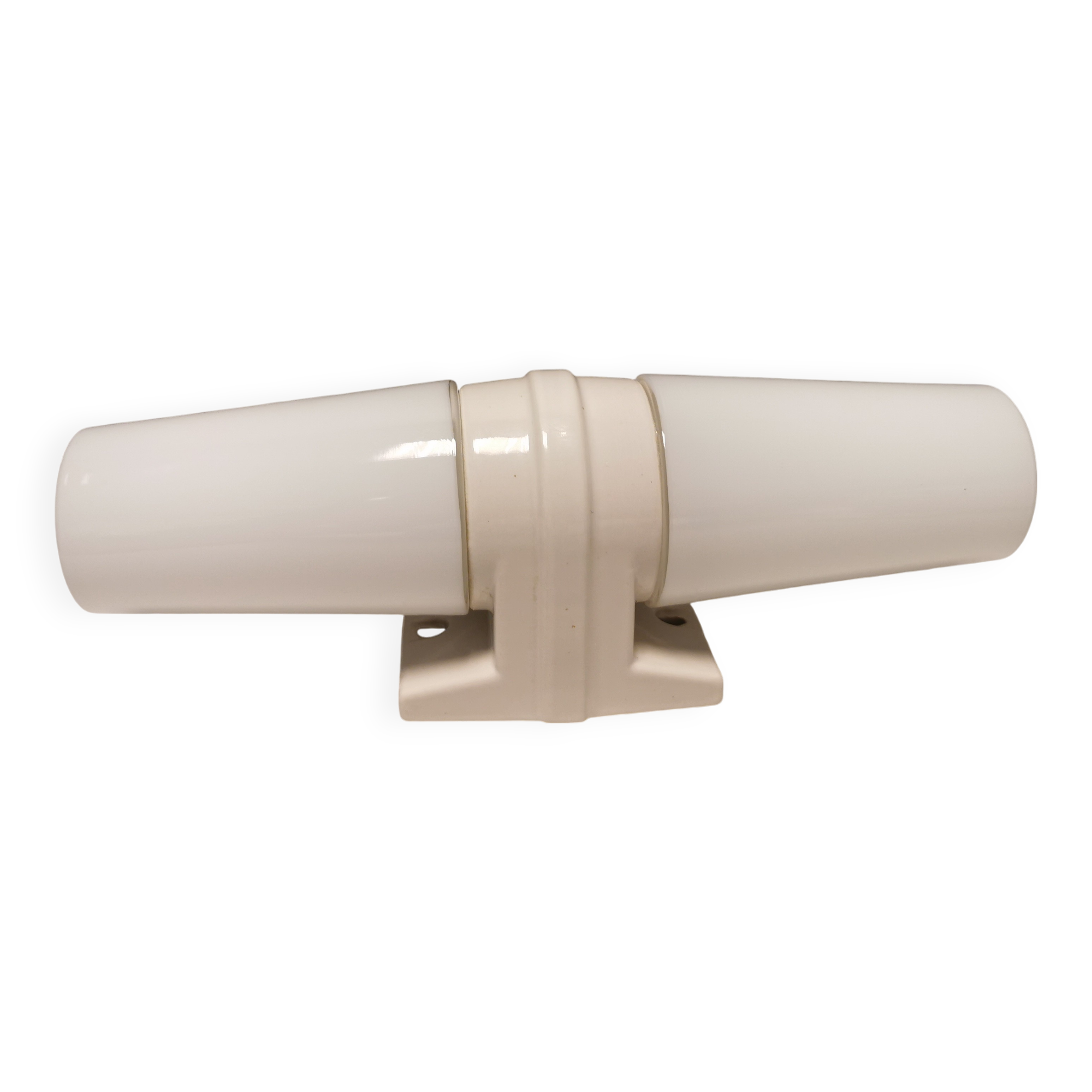 Bathroom/wall lamp designed by sigvard bernadotte for ifö sweden, model 6060. Estimated 1970-80s