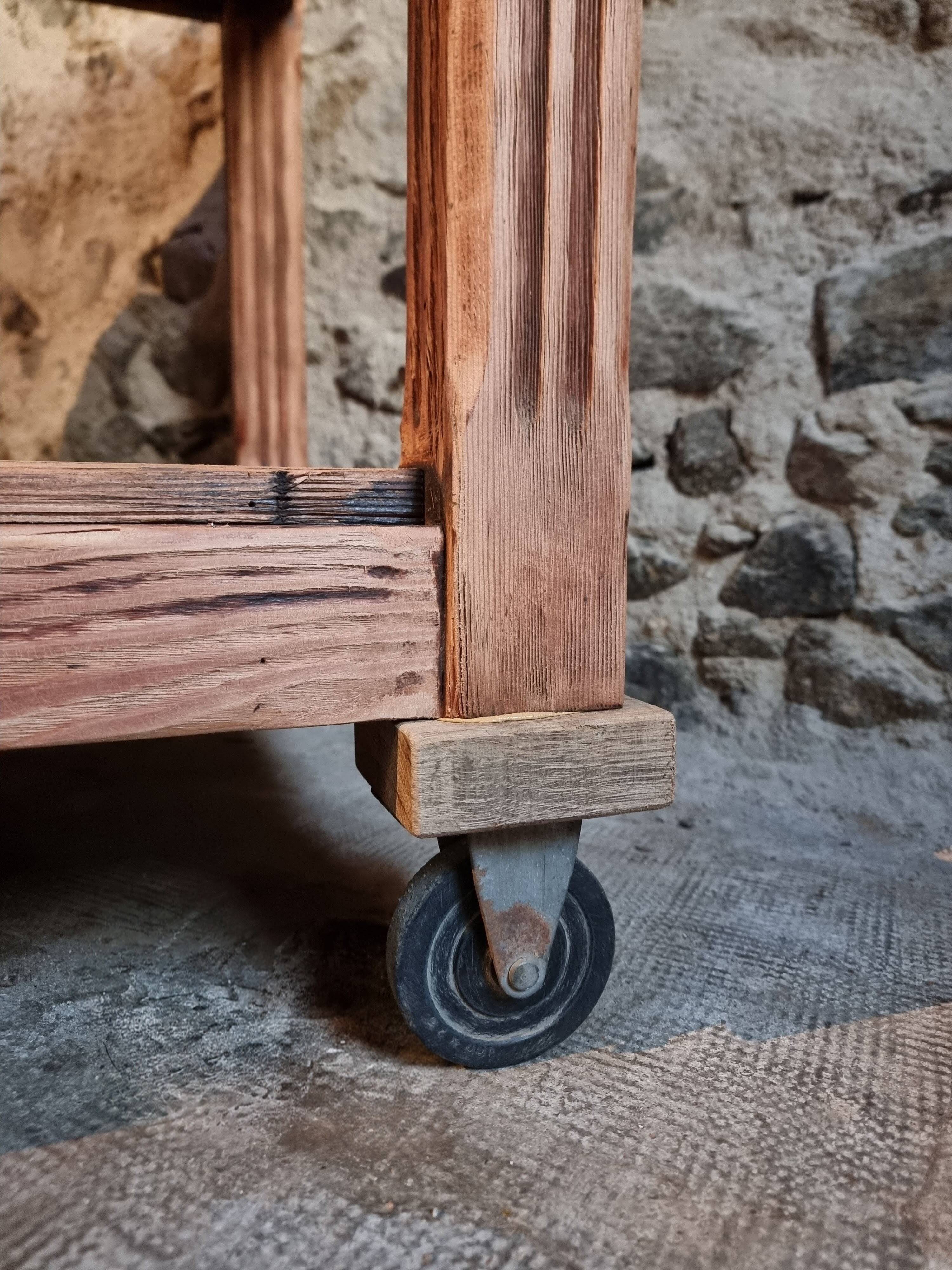 French antique work table in pitch pine – large workshop / draper's table, early 20th century