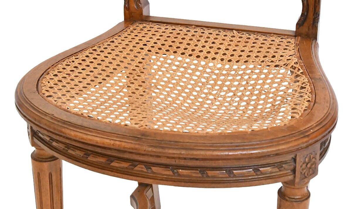 Suite de 8 chaises de style Louis XVI