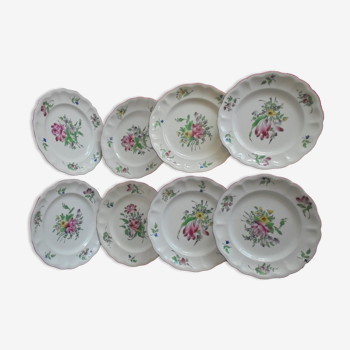 Lot 8 flat plates porcelain of Lunéville Flower patterns