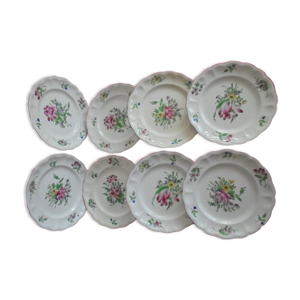 Lot 8 flat plates porcelain of Lunéville Flower patterns