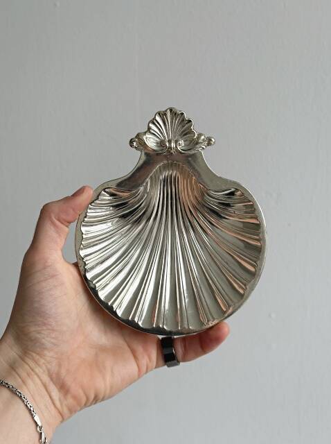 Metal shell catchall