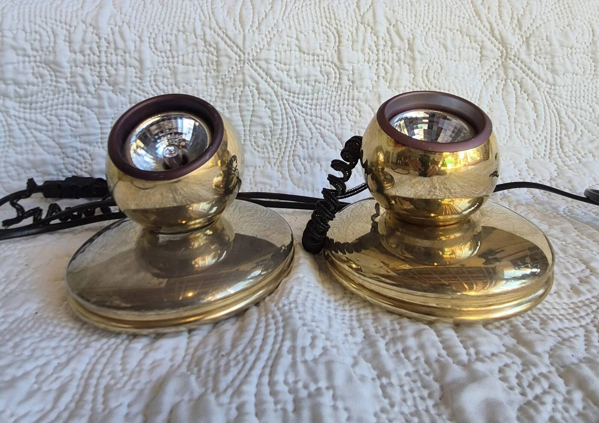Pair of adjustable spot lamps in gold metal – Pierre Disderot Lighting, Paris