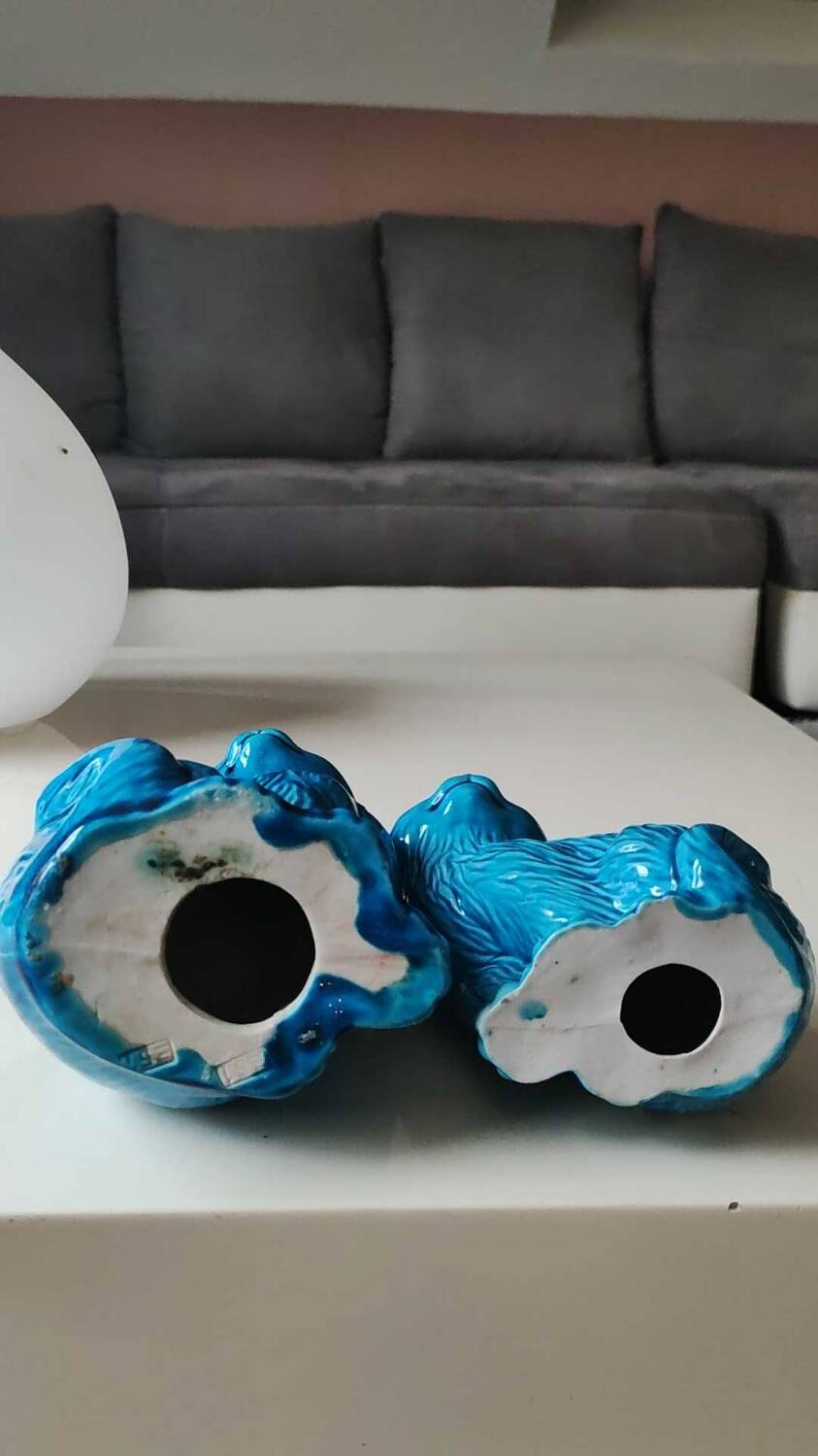 Pair of Chinese cats in turquoise blue enameled porcelain. Heights 20 & 17 cm