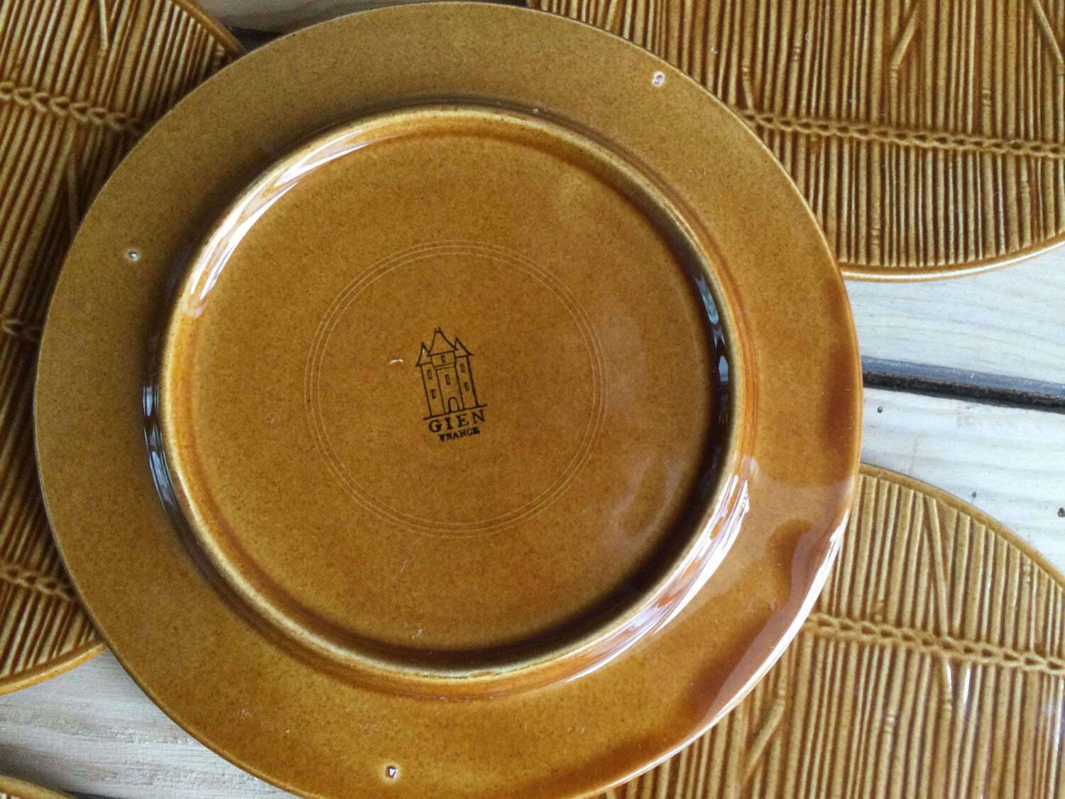 6 dessert plates or Gien cheese straw pattern
