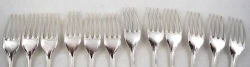 Christofle America 12 dessert forks, 17 cm, silver-plated, excellent condition.