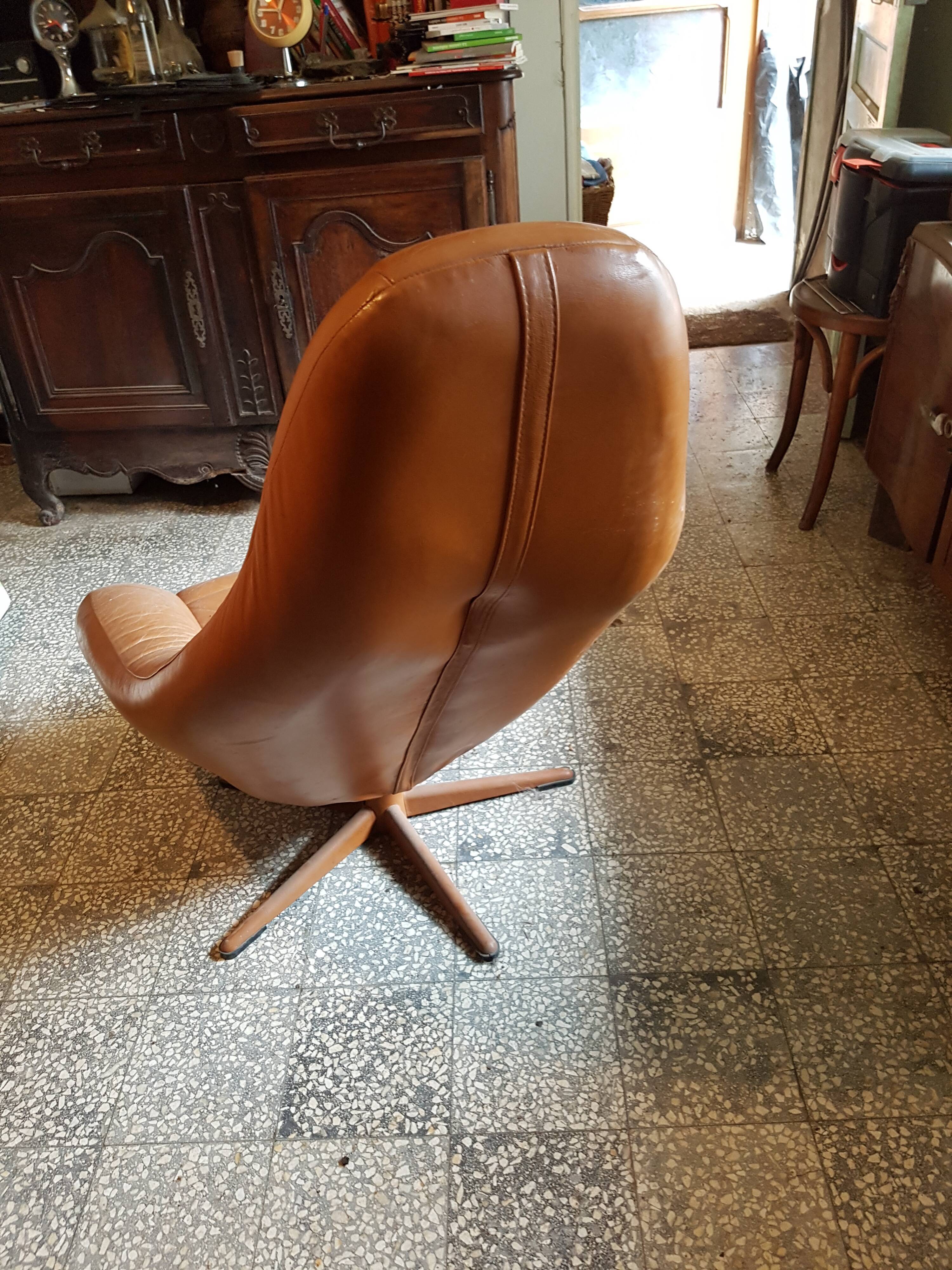 Vintage 70's leather tub armchair