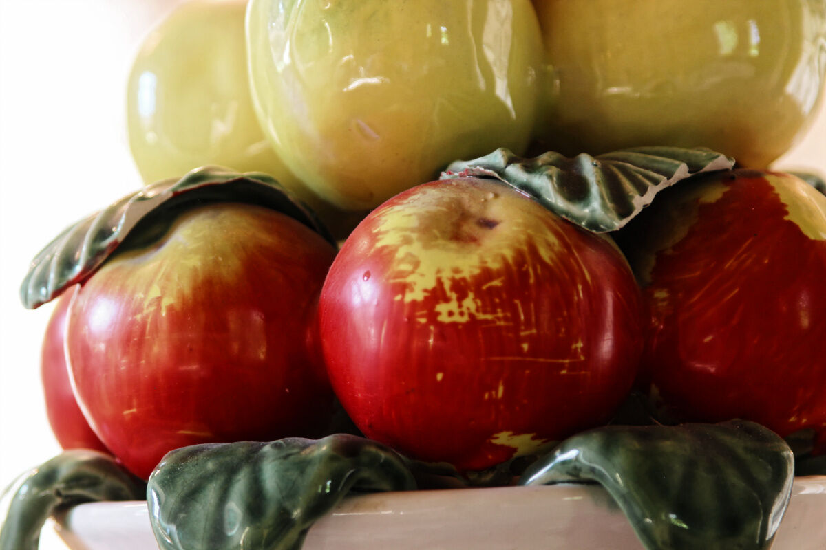 Fruit cup trompe l'oeil in ceramic, apples and lemons