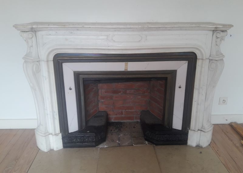 Fireplace XIX ° marble louis XV style with narrowed and floor slabs